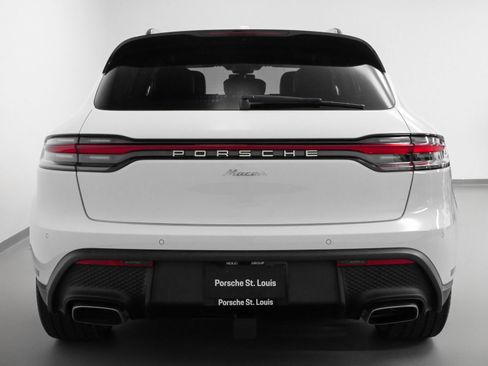 Used 2025 Porsche Macan image 11