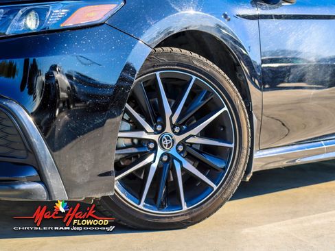 Used 2024 Toyota Camry SE image 2