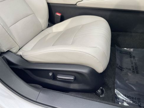 Used 2018 Honda Accord Touring image 18
