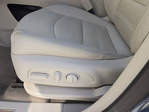 Used 2024 GMC Terrain Denali w/ Denali Premium Package image 27