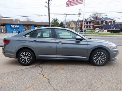 Used 2021 Volkswagen Jetta SE w/ SE Cold Weather Package image 5