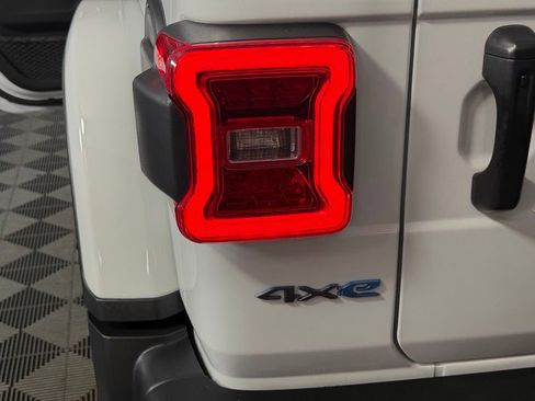 Used 2024 Jeep Wrangler Unlimited Rubicon 4xe AWD/4WD image 15