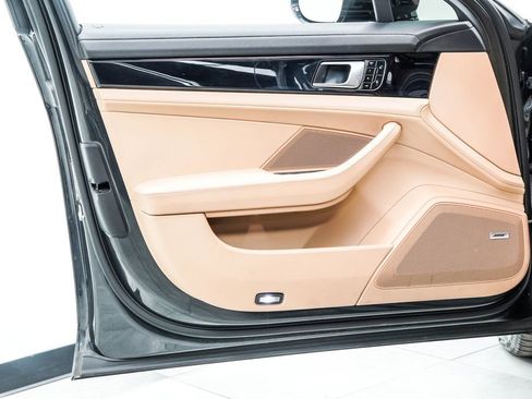 Used 2017 Porsche Panamera image 42