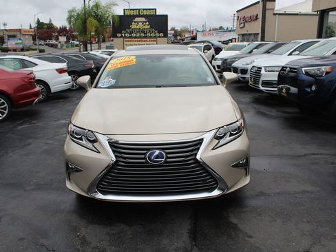 Used 2018 Lexus ES 300h image 3