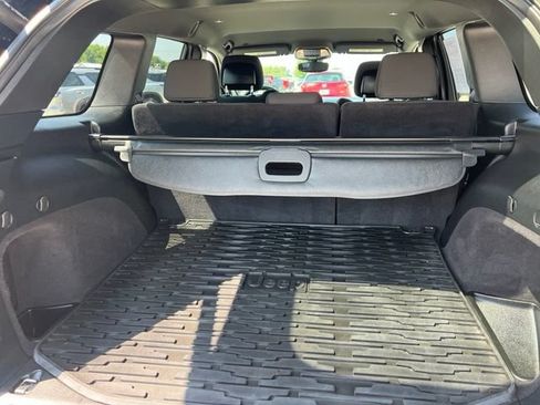 Used 2017 Jeep Grand Cherokee Laredo AWD/4WD image 19