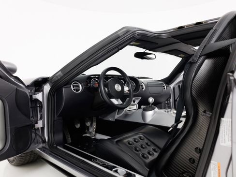 Used 2006 Ford GT RWD image 13