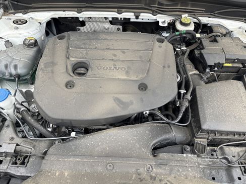 Used 2025 Volvo XC40 B5 Plus image 34