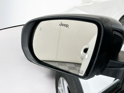 Used 2022 Jeep Compass Latitude FWD image 16