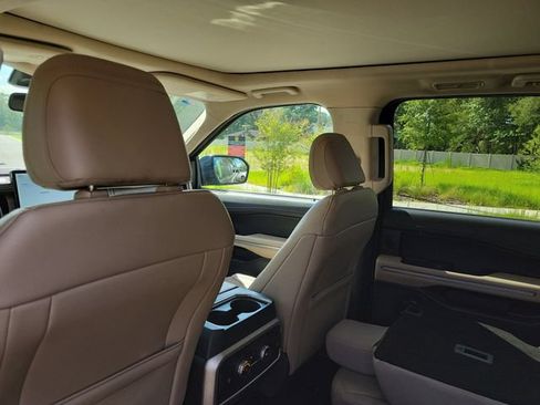 Used 2024 Ford Expedition Limited RWD image 14