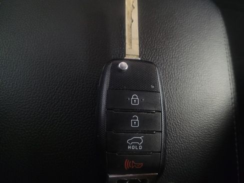 Used 2020 Kia Sorento L FWD image 32