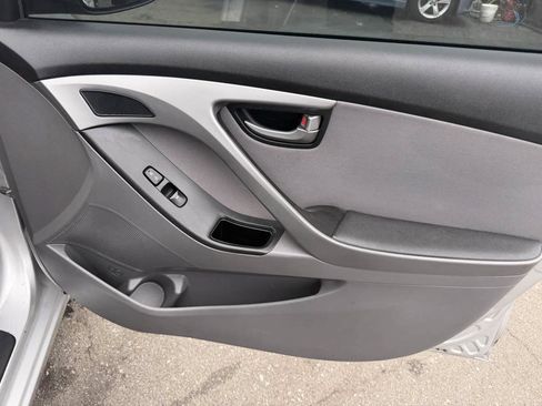 Used 2015 Hyundai Elantra SE w/ Option Group 02 FWD image 26