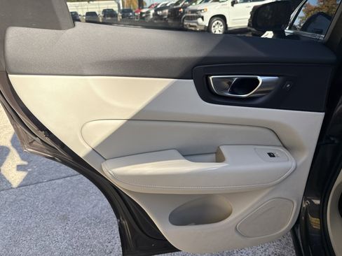 Used 2023 Volvo XC60 B5 Ultimate w/ Climate Package image 22