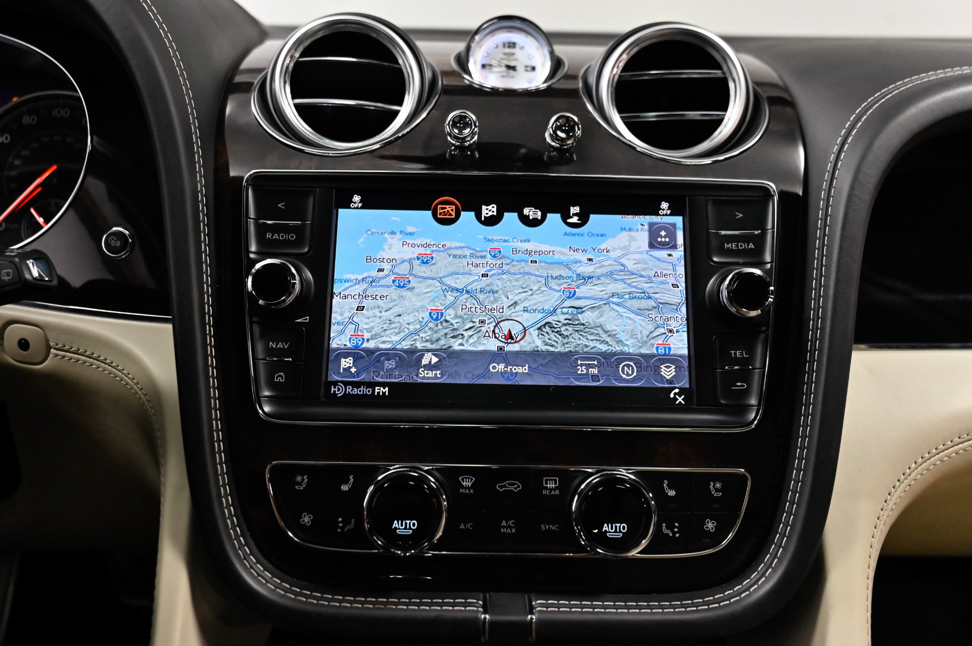Used 2018 Bentley Bentayga w/ Black Specification AWD/4WD image 37