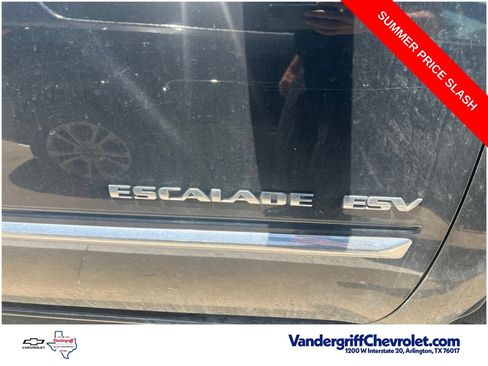 Used 2010 Cadillac Escalade ESV Premium RWD image 5