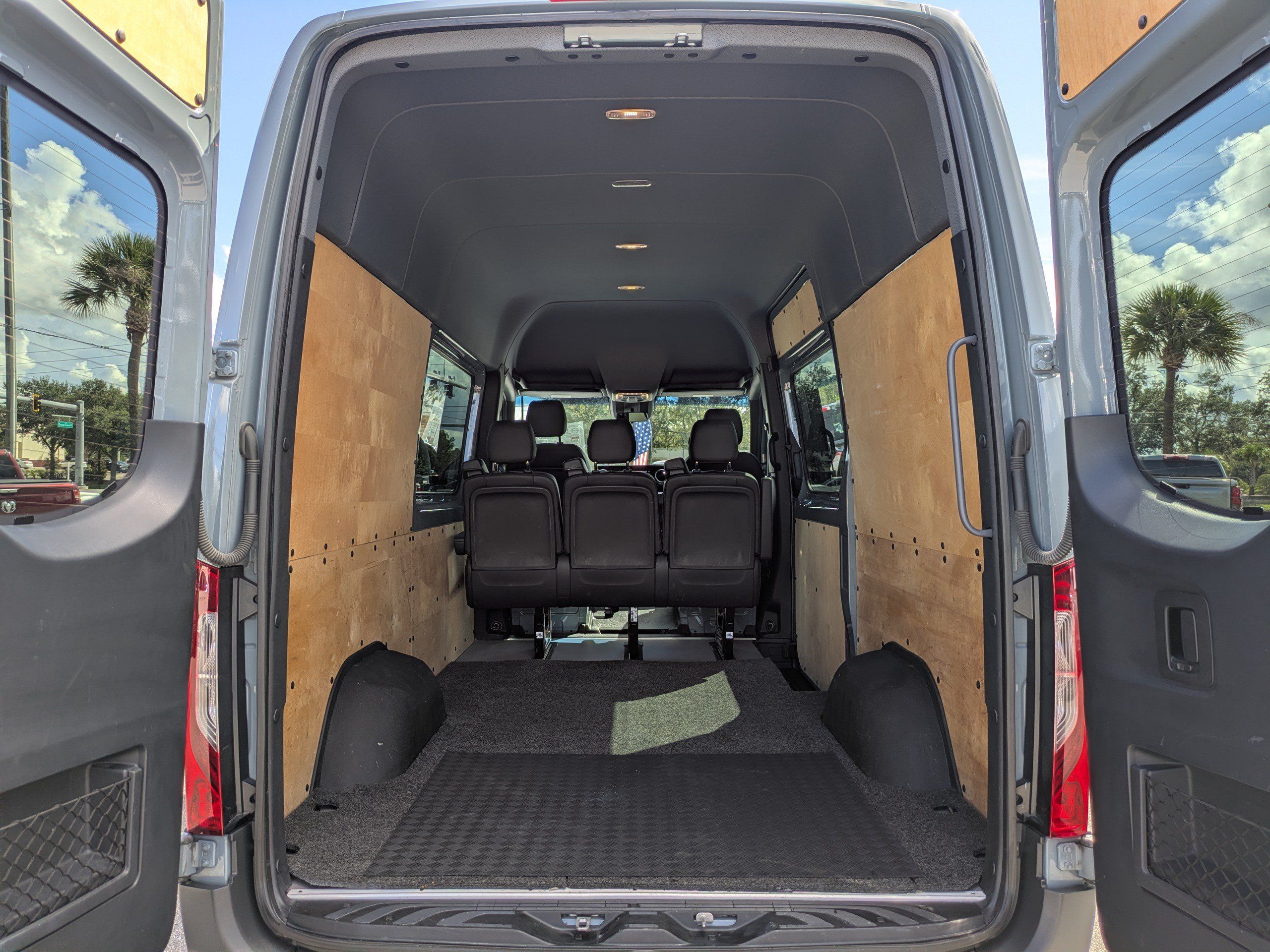 Used 2024 Mercedes-Benz Sprinter 2500 image 13