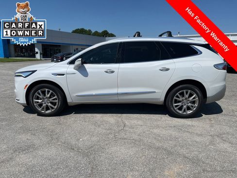 Used 2023 Buick Enclave Essence w/ Experience Buick Package FWD image 2