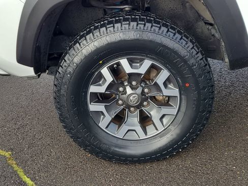 Used 2020 Toyota Tacoma TRD Off-Road image 16