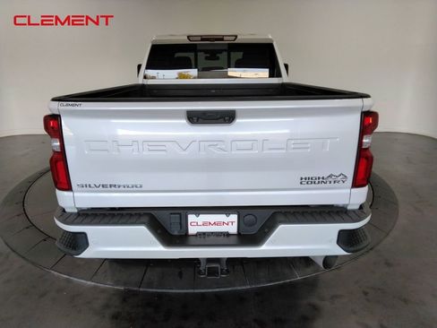 Used 2022 Chevrolet Silverado 2500 High Country w/ Safety Package II image 6