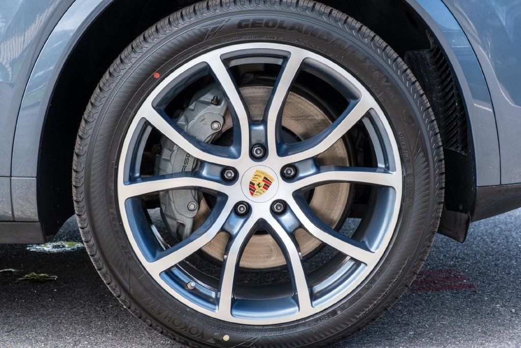 Used 2020 Porsche Cayenne S w/ Premium Package AWD/4WD image 38