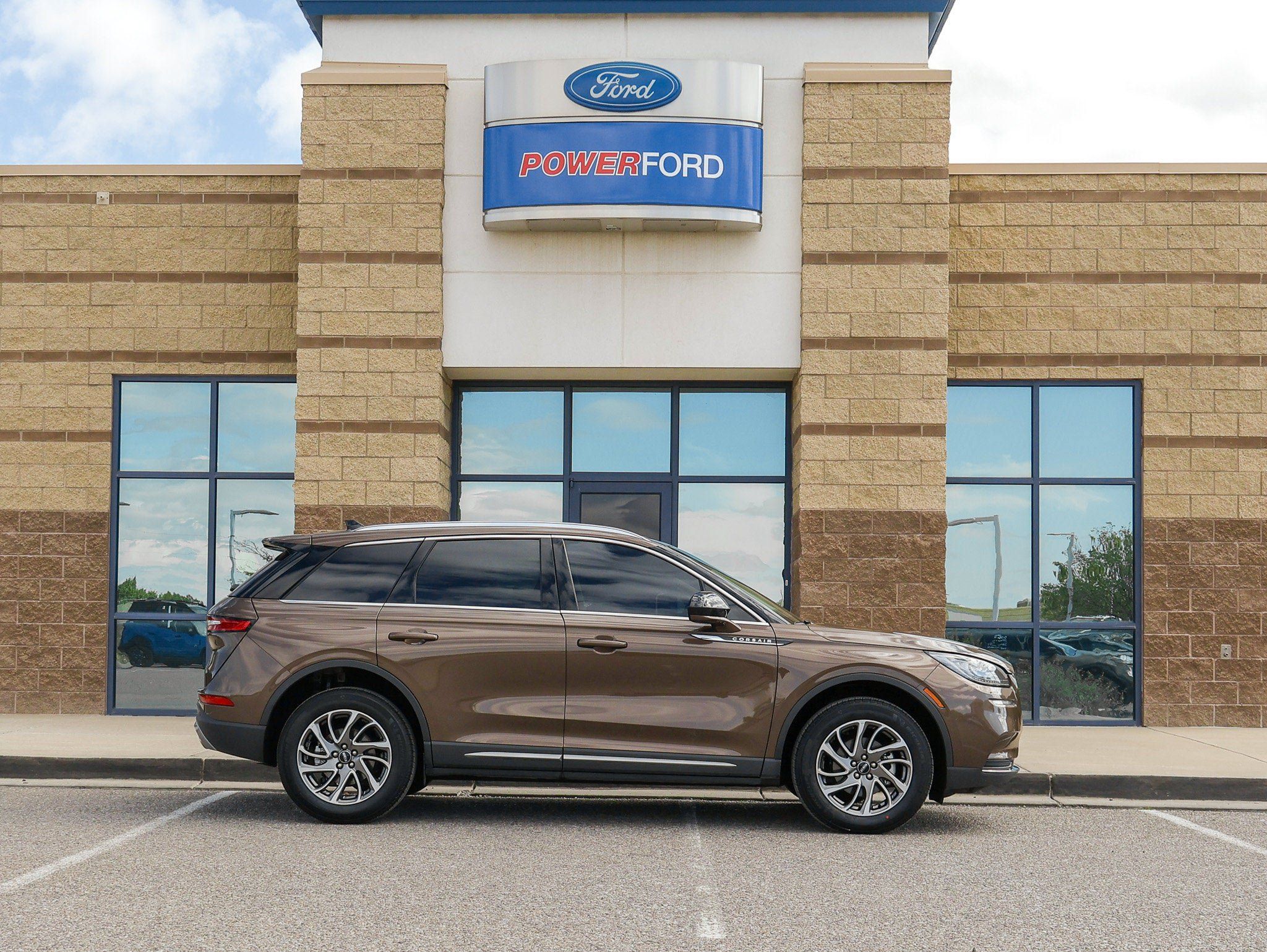 Used 2022 Lincoln Corsair AWD w/ Equipment Group 101A image 5