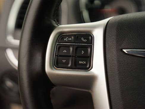Used 2016 Chrysler Town & Country Touring FWD image 24
