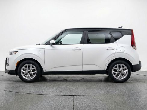 Used 2025 Kia Soul LX w/ LX Technology Package FWD image 5