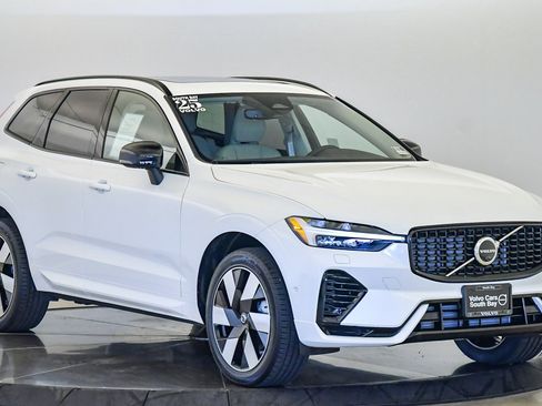 Certified 2025 Volvo XC60 T8 Plus w/ Protection Package Premier image 6