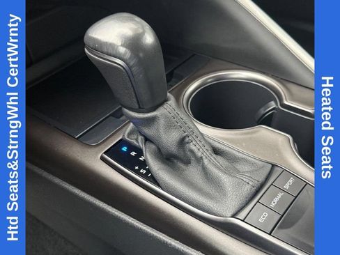 Used 2022 Toyota Camry SE w/ Cold Weather Package FWD image 19