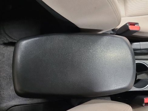 Used 2016 Hyundai Elantra SE image 20