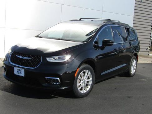 Used 2022 Chrysler Pacifica Touring image 27