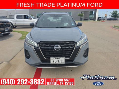 Used 2023 Nissan Kicks SR FWD image 3