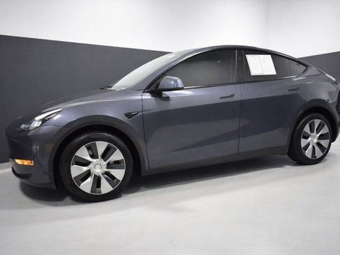 Used 2023 Tesla Model Y Long Range image 2