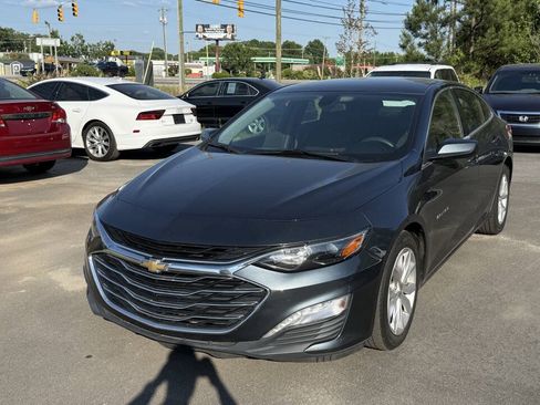 Used 2020 Chevrolet Malibu LT FWD image 2