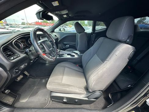 Used 2019 Dodge Challenger SXT AWD/4WD image 10