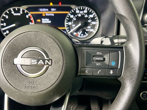 Used 2023 Nissan Rogue SV AWD/4WD image 19