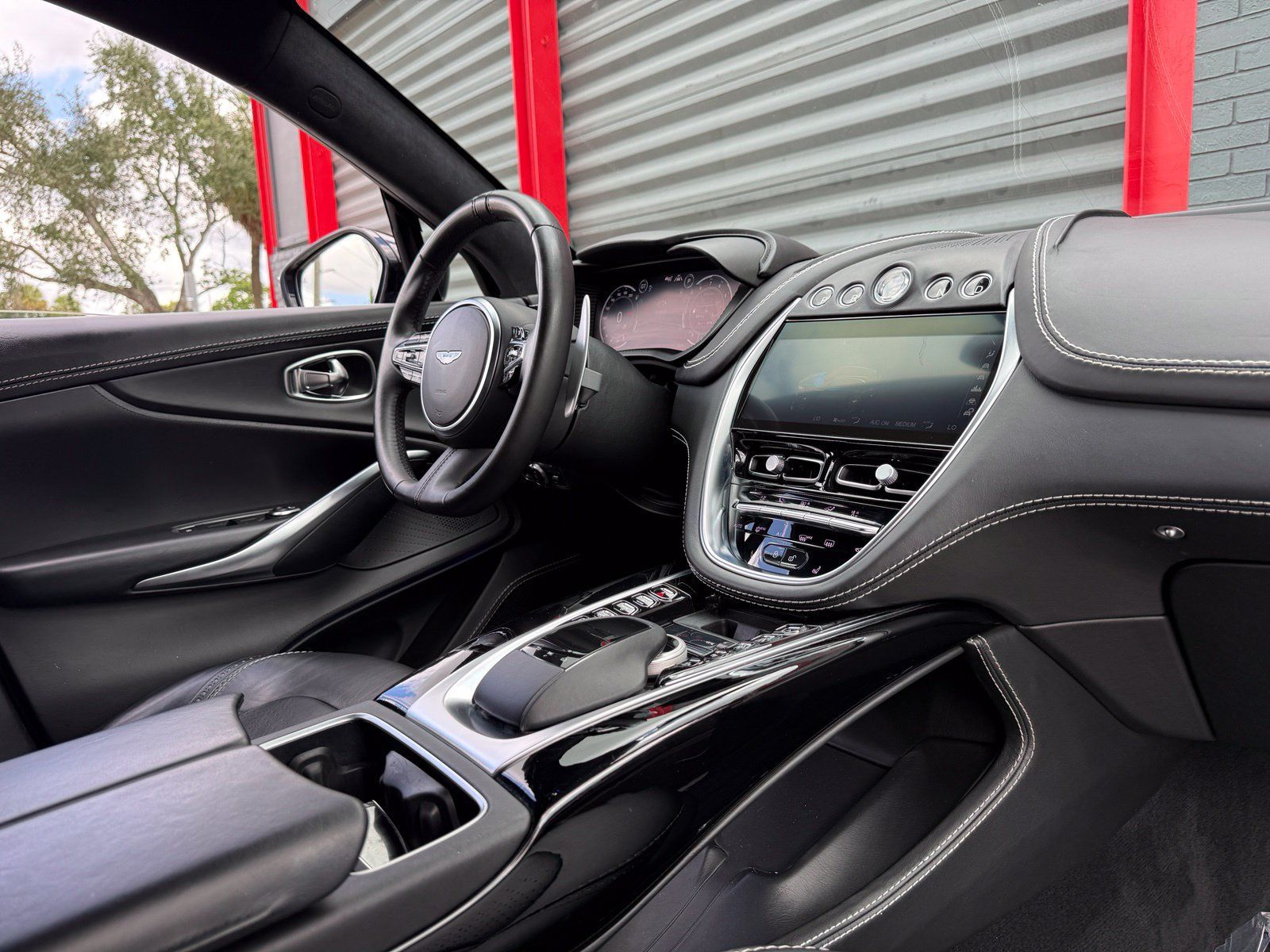 Used 2021 Aston Martin DBX AWD/4WD image 35
