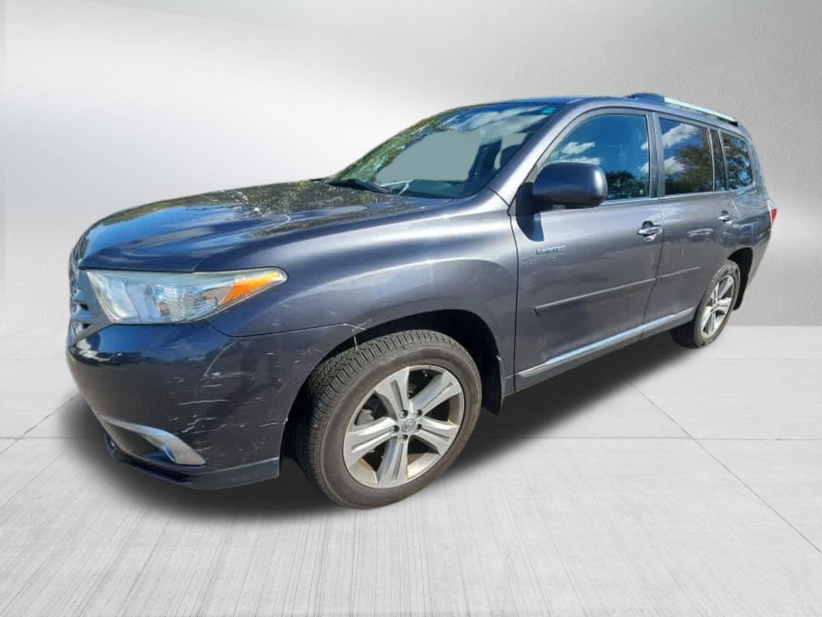 Used 2011 Toyota Highlander Limited w/ Tow Pkg AWD/4WD image 2