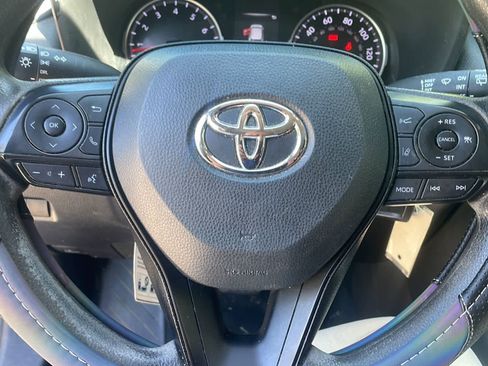Used 2022 Toyota RAV4 LE AWD/4WD image 16