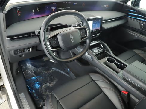 Used 2024 Lincoln Nautilus Premier w/ Jet Appearance Package AWD/4WD image 10