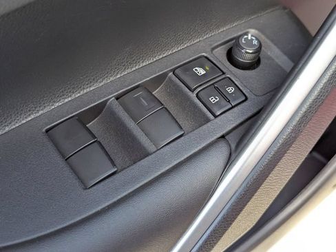 Used 2023 Toyota Corolla Cross XLE w/ Convenience Package FWD image 16