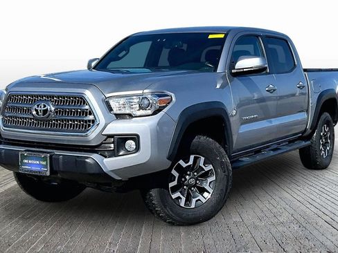 Used 2016 Toyota Tacoma TRD Off-Road w/ Towing Package image 3