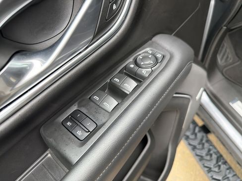 Used 2022 Chevrolet Tahoe Z71 w/ Z71 Off-Road Package image 15