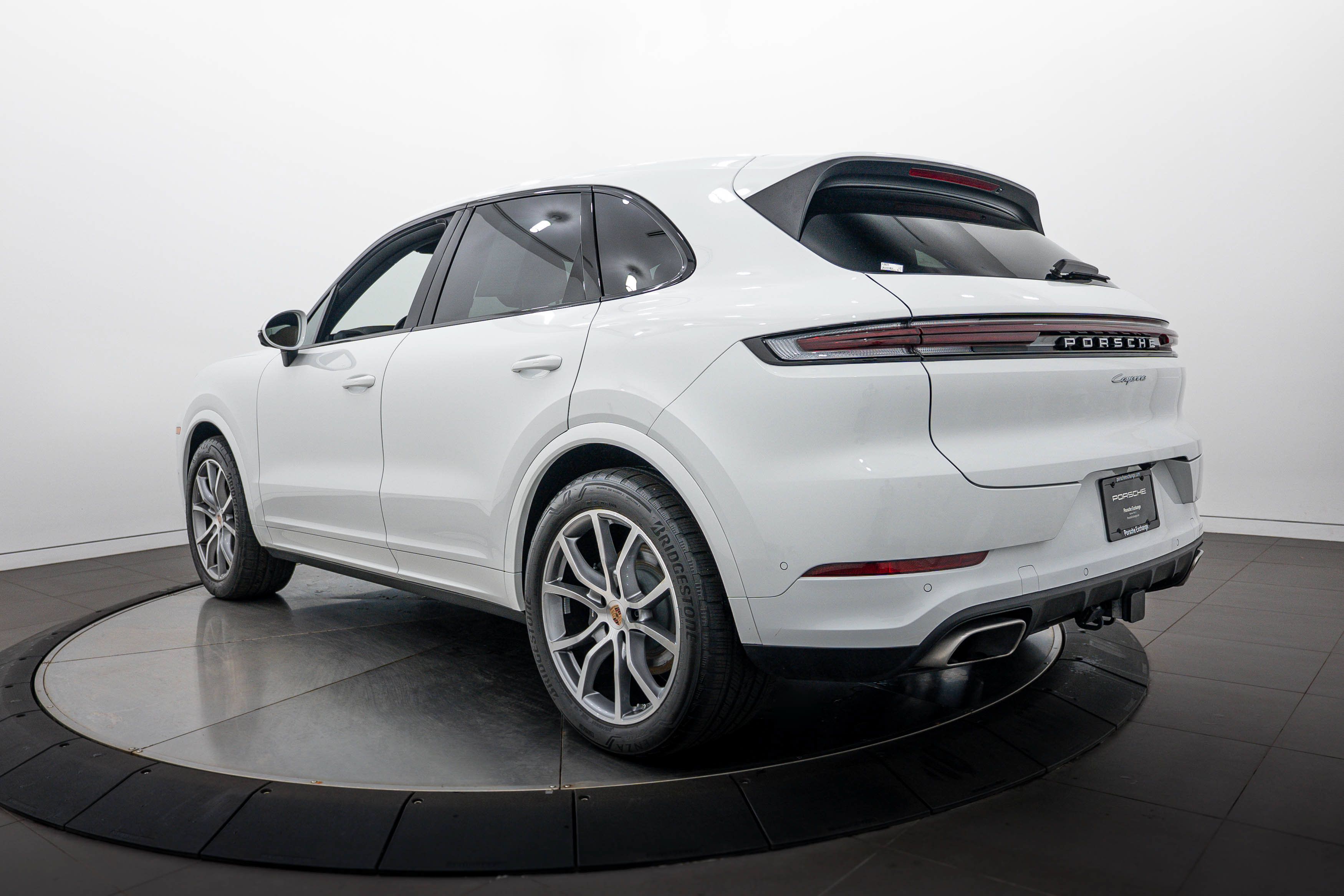 Certified 2026 Porsche Cayenne AWD/4WD image 3