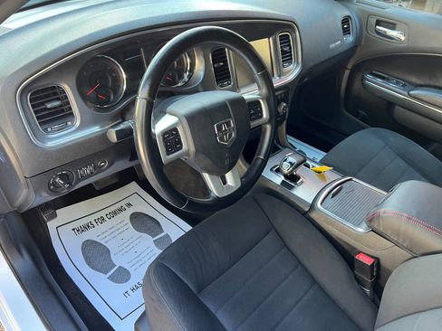 Used 2014 Dodge Charger SXT image 11