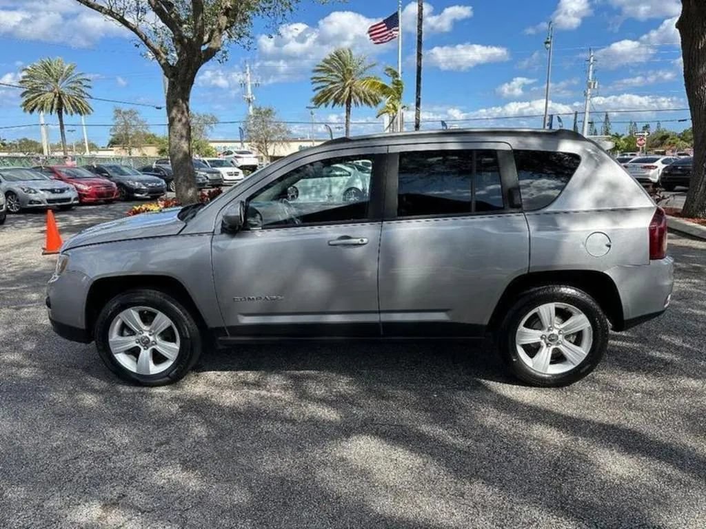 Used 2016 Jeep Compass Latitude FWD image 7