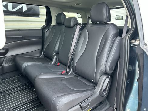 New 2026 Kia Carnival SX w/ SX Dark Edition Package FWD image 11