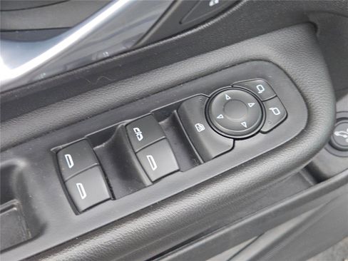 Used 2023 GMC Terrain SLT image 23