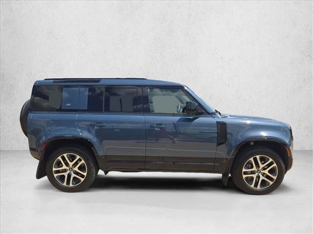 Used 2024 Land Rover Defender 110 X-Dynamic SE AWD/4WD image 4