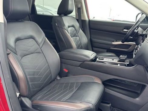 Used 2023 Nissan Pathfinder Platinum image 38