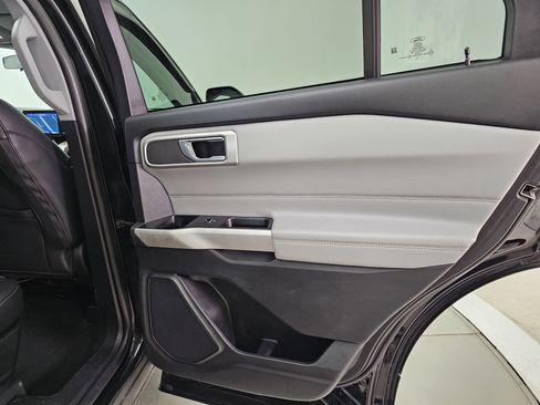 Used 2022 Ford Explorer XLT w/ Equipment Group 202A image 32